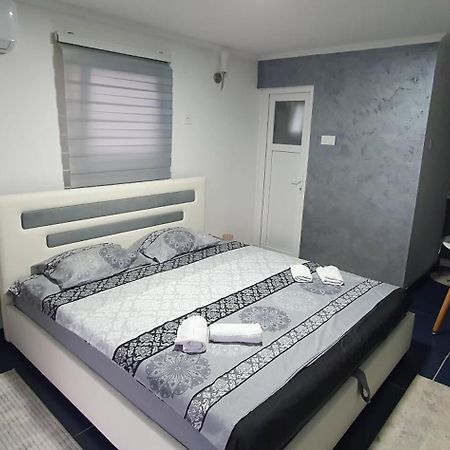 Cozzy Apartment Near The Aiport Podgorica 미트로비처 외부 사진