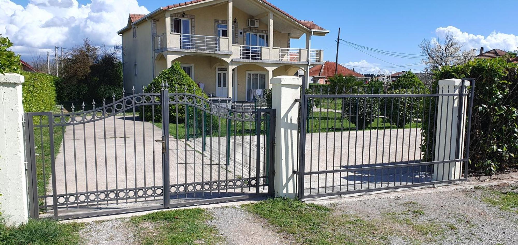 Cozzy Apartment Near The Aiport Podgorica 미트로비처 외부 사진