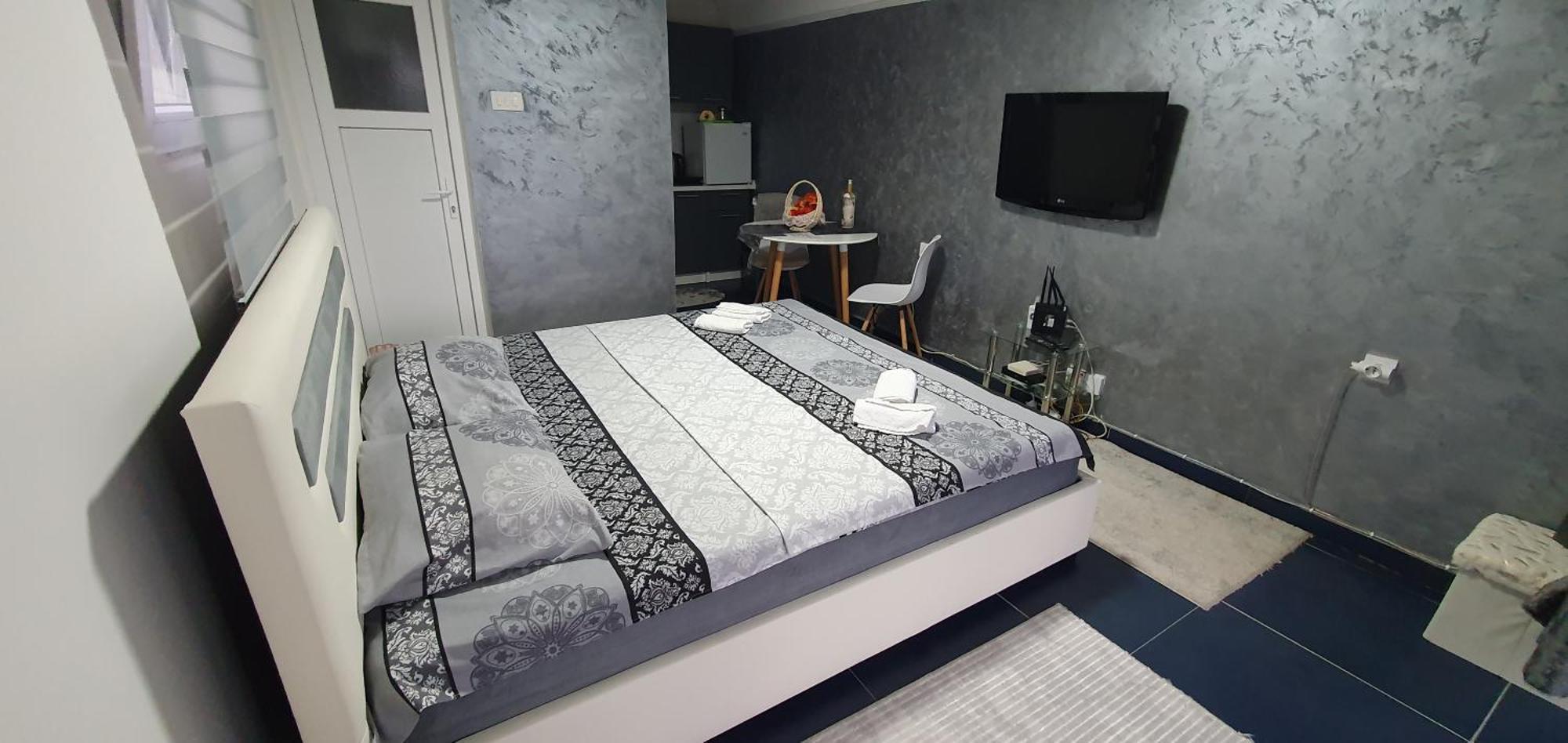 Cozzy Apartment Near The Aiport Podgorica 미트로비처 외부 사진