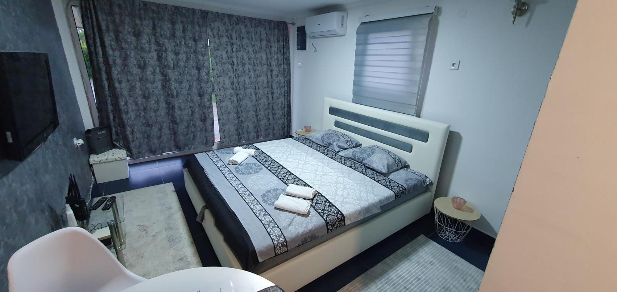 Cozzy Apartment Near The Aiport Podgorica 미트로비처 외부 사진