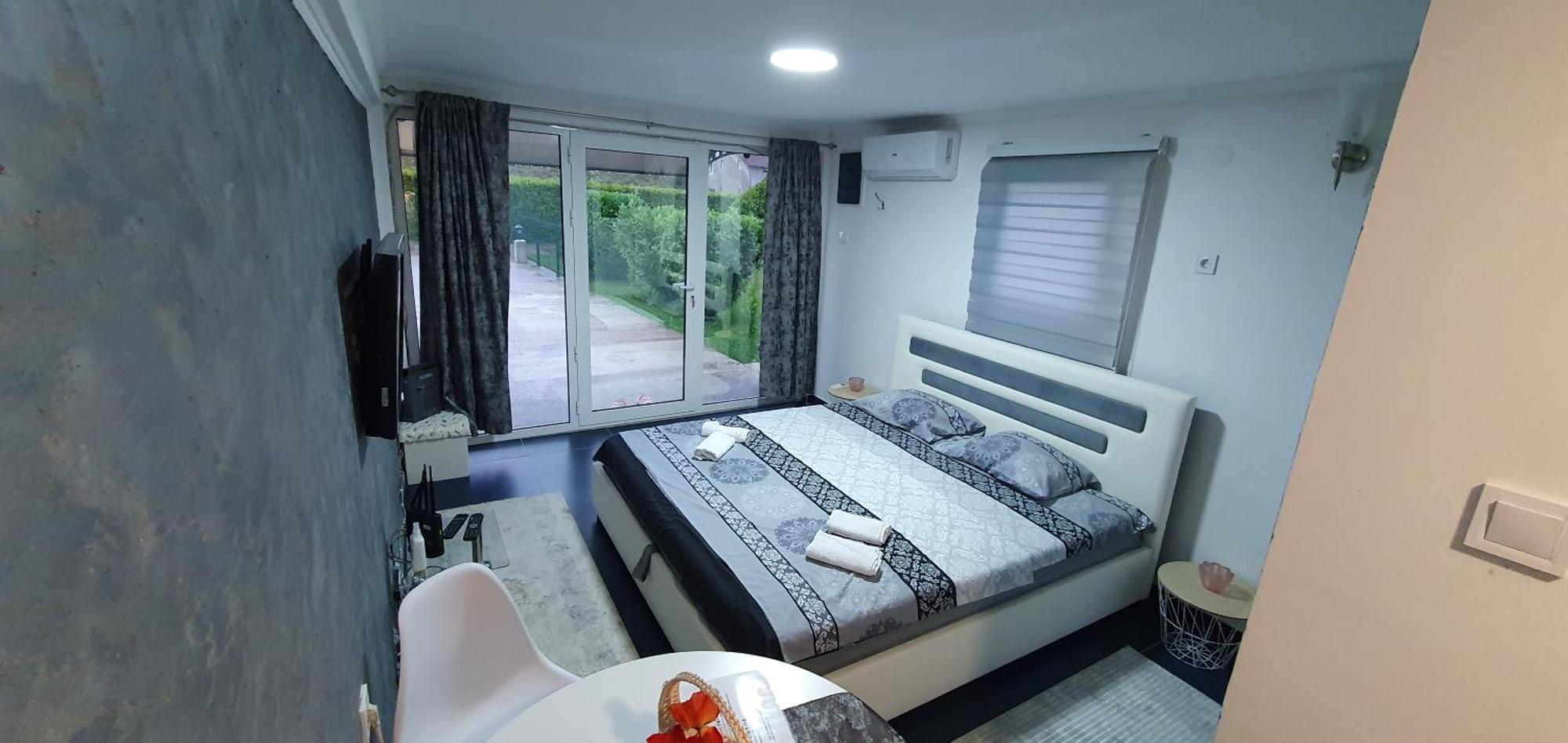 Cozzy Apartment Near The Aiport Podgorica 미트로비처 외부 사진