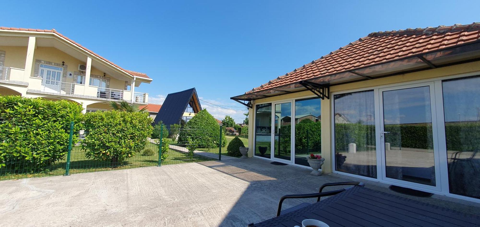 Cozzy Apartment Near The Aiport Podgorica 미트로비처 외부 사진